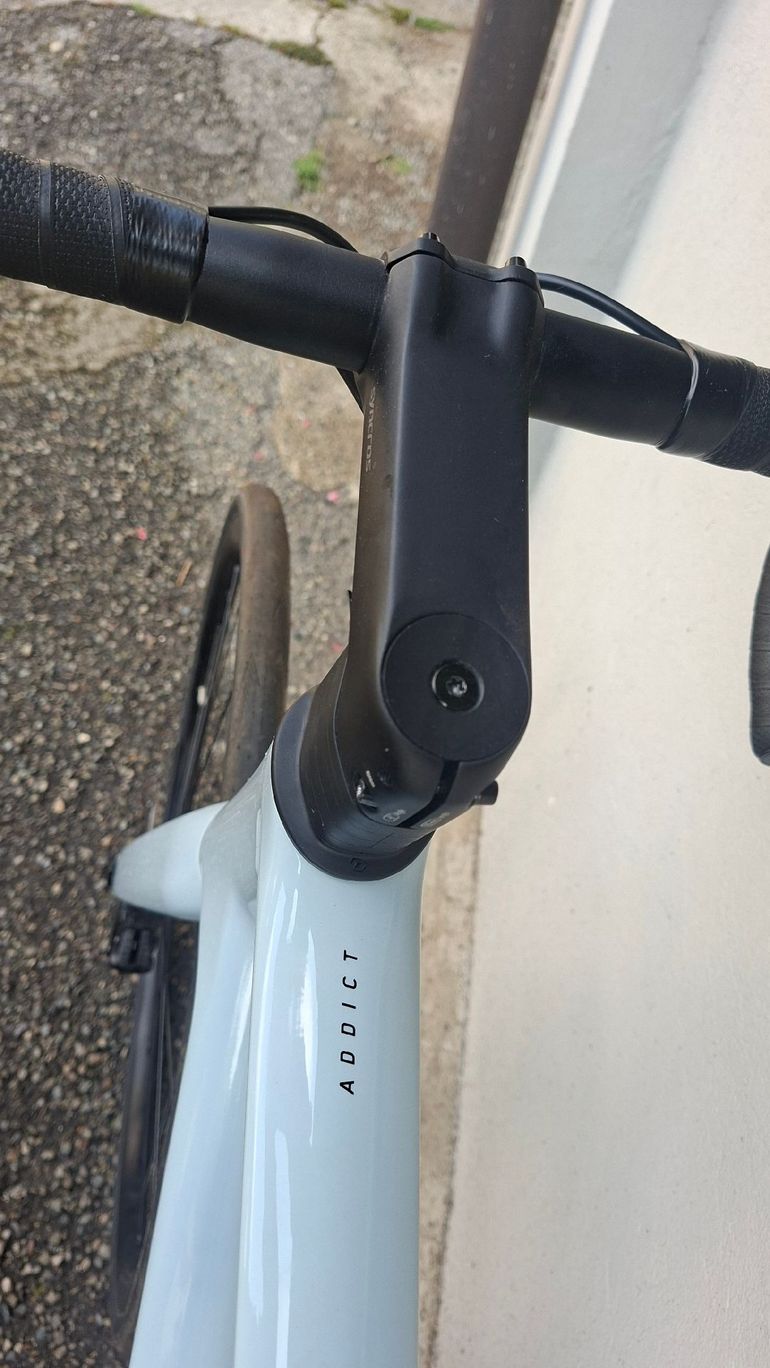 Used Scott Addict 50 2025 2025 Road & Gravel, Hellgrau — image 12 of 12