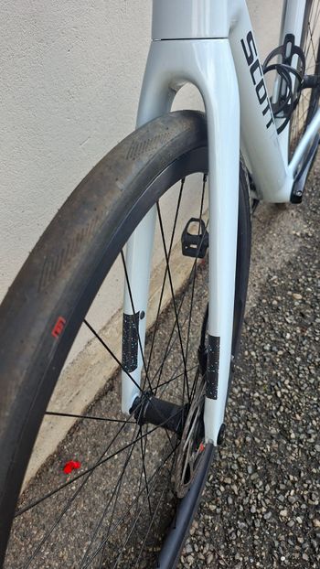 Used Scott Addict 50 2025 2025 Road & Gravel, Hellgrau — image 10 of 12