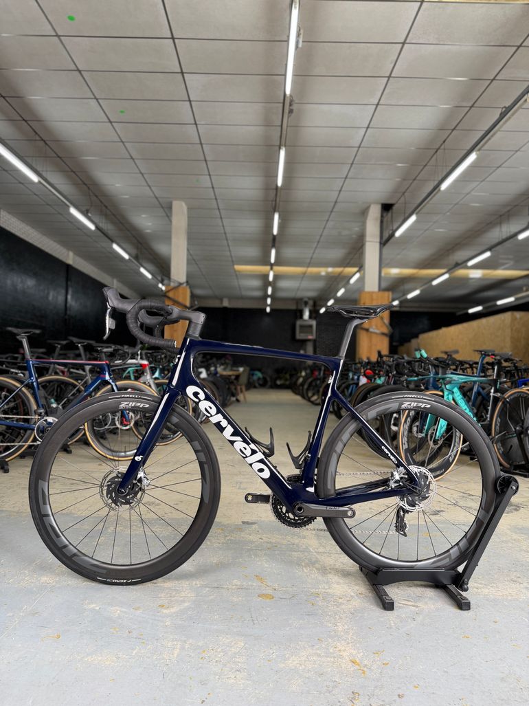 Used Cervélo Caledonia-5 Red ETap Carbon 2021 Road & Gravel, Blue — image 18 of 27