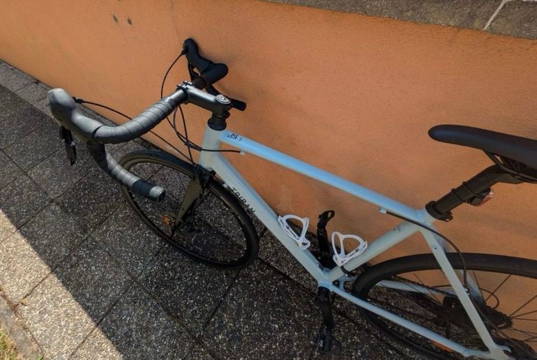Used TRIBAN Rennrad Radtouren RC120 Scheibenbremsen hellgrau 2025 2025 Road & Gravel, Gris claro — image 4 of 7