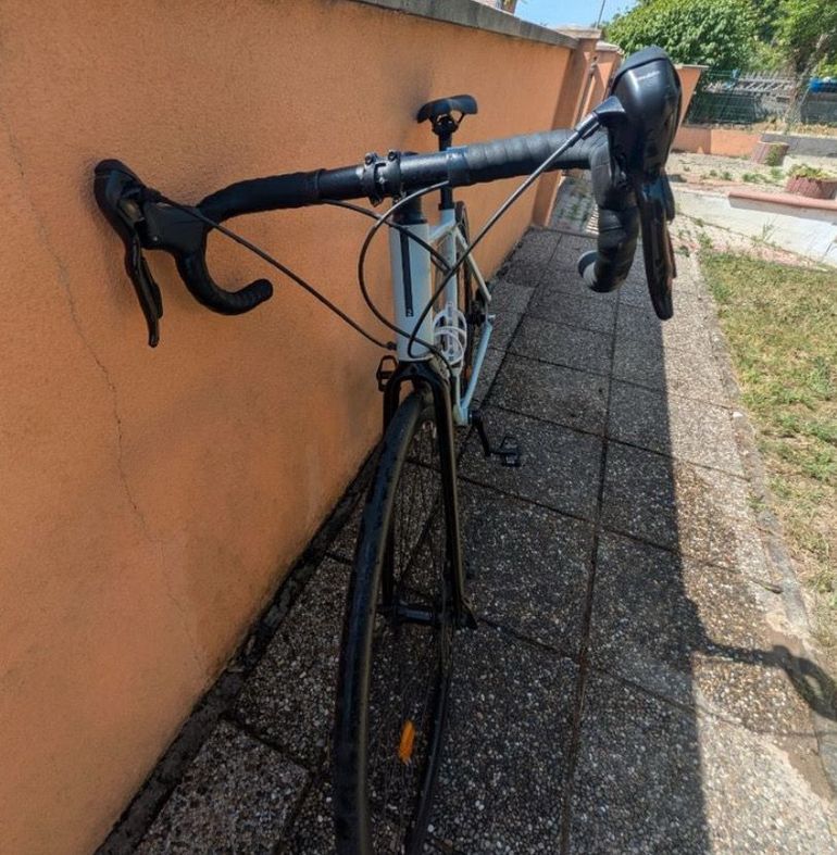 Used TRIBAN Rennrad Radtouren RC120 Scheibenbremsen hellgrau 2025 2025 Road & Gravel, Gris claro — image 3 of 7