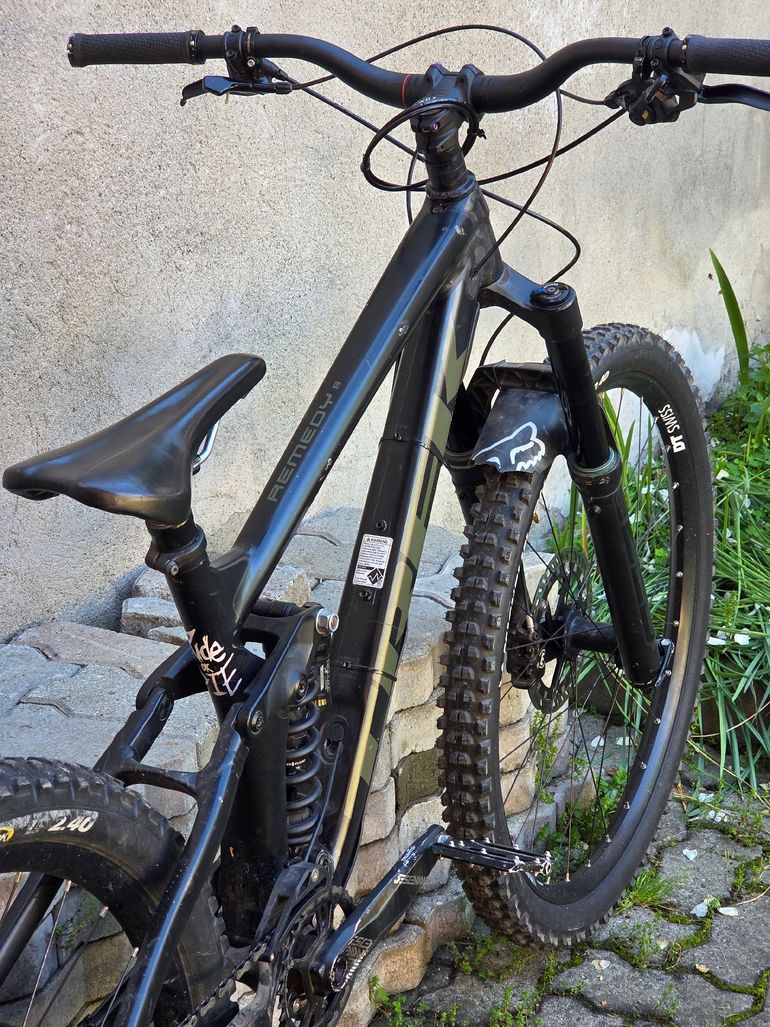 Used Trek Remedy 8 2019 Frameset 2019 Mountainbike, Black, 27.5 — image 3 of 4