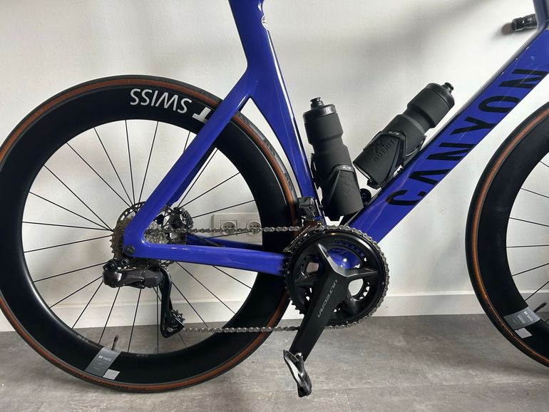 Used Canyon Aeroad CF SLX 8 Disc Di2 2023 2023 Road & Gravel — image 4 of 9