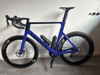 Used Canyon Aeroad CF SLX 8 Disc Di2 2023 2023 Road & Gravel — image 3 of 9