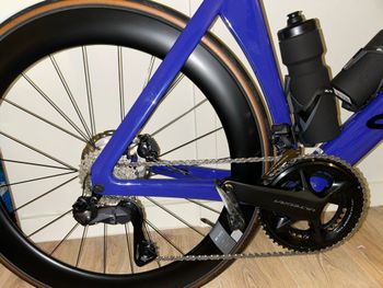 Used Canyon Aeroad CF SLX 8 Disc Di2 2023 2023 Road & Gravel — image 6 of 9