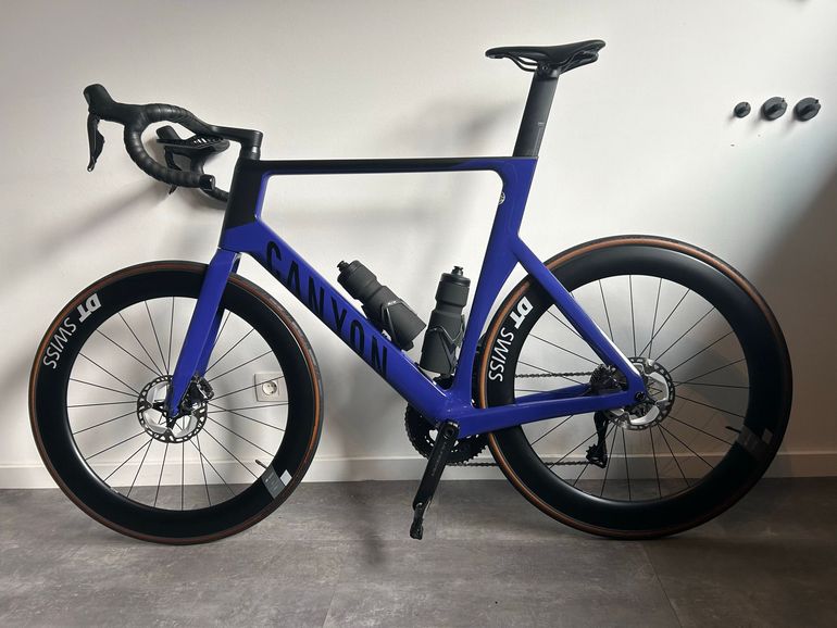Used Canyon Aeroad CF SLX 8 Disc Di2 2023 2023 Road & Gravel — image 2 of 9