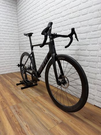 Used Giant Propel Advanced 1 2023 2023 Road & Gravel, Black — image 3 of 7