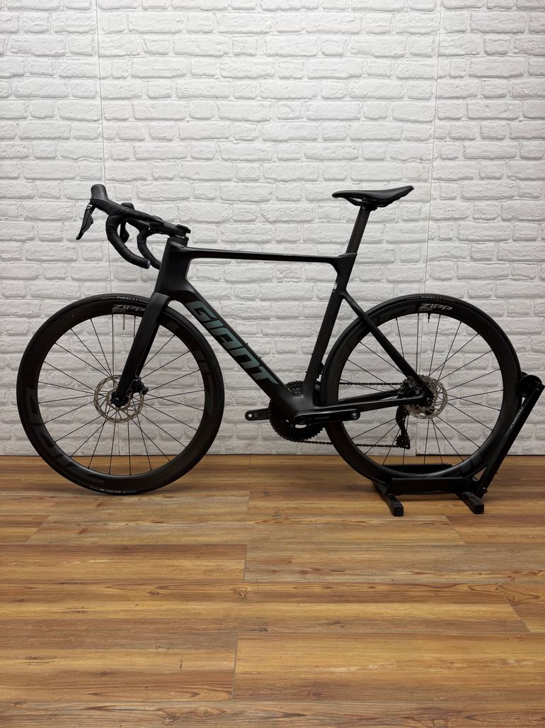 Used Giant Propel Advanced 1 2023 2023 Road & Gravel, Black — image 5 of 7
