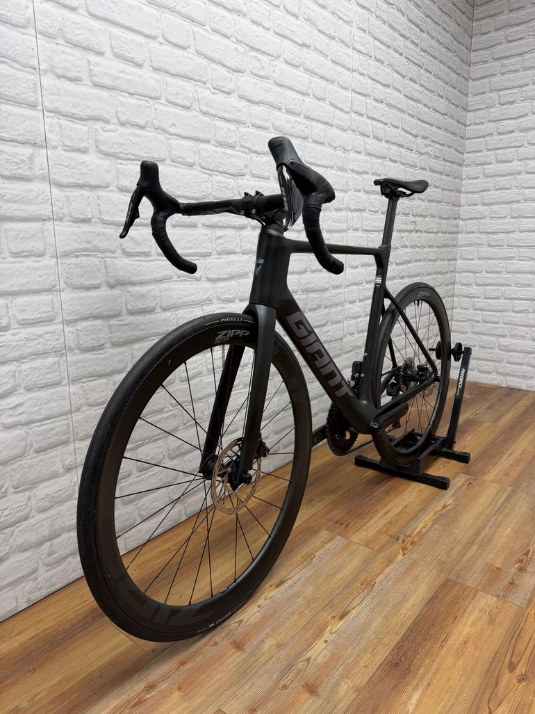 Used Giant Propel Advanced 1 2023 2023 Road & Gravel, Black — image 6 of 7