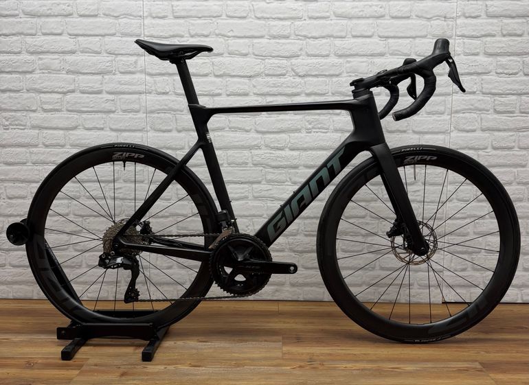 Used Giant Propel Advanced 1 2023 2023 Road & Gravel, Black — image 2 of 7