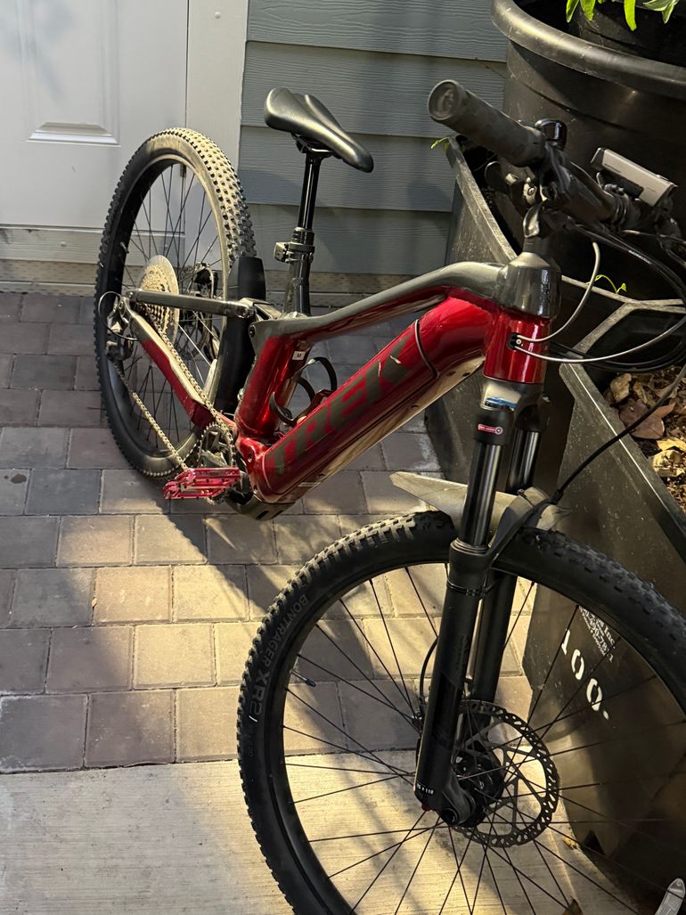 Used Trek Powerfly FS 4 2021 2021 Mountainbike, Red, 27.5, 29 — image 2 of 12