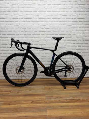 Used Trek Madone SL 6 Gen 8 2025 2025 Road & Gravel, Green — image 3 of 7