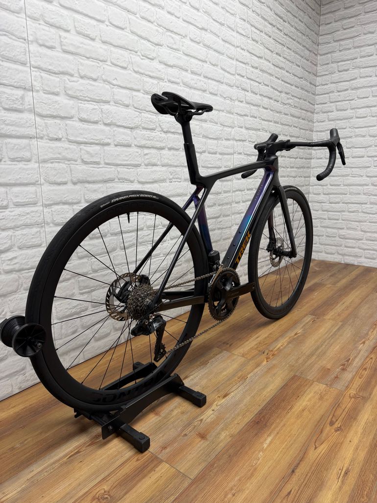 Used Trek Madone SL 6 Gen 8 2025 2025 Road & Gravel, Green — image 2 of 7