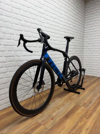Used Trek Madone SLR 7 2022 2022 Road & Gravel, Blue — image 5 of 6