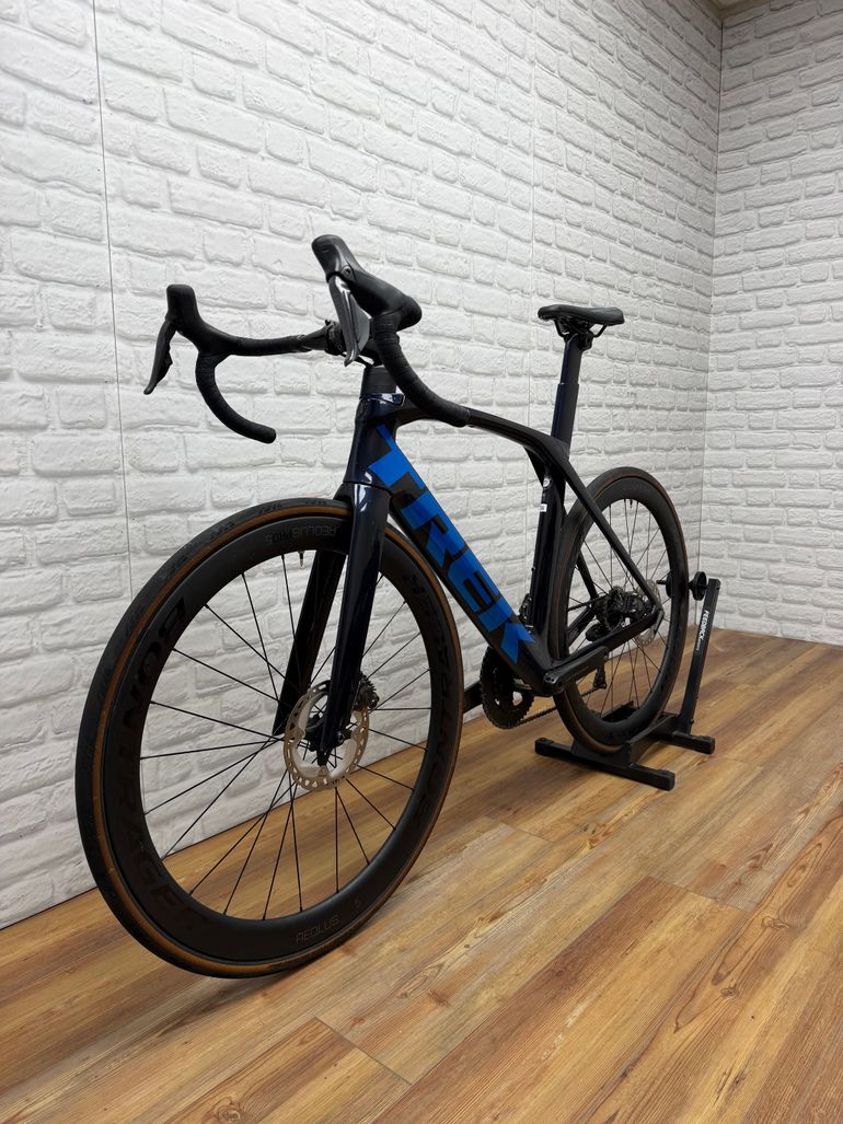 Used Trek Madone SLR 7 2022 2022 Road & Gravel, Blue — image 5 of 6