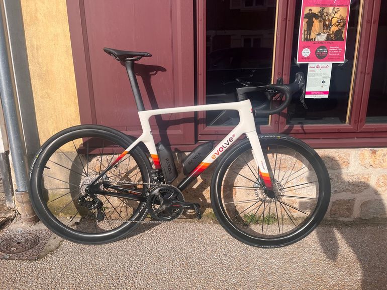Used Evolve Evolve Custom Campagnolo Super Record EPS 2026 Road & Gravel — image 3 of 3