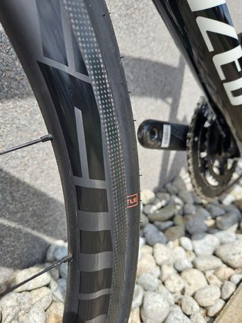 Used Specialized Tarmac Shimano Ultegra 2020 Road & Gravel, Black — image 7 of 11
