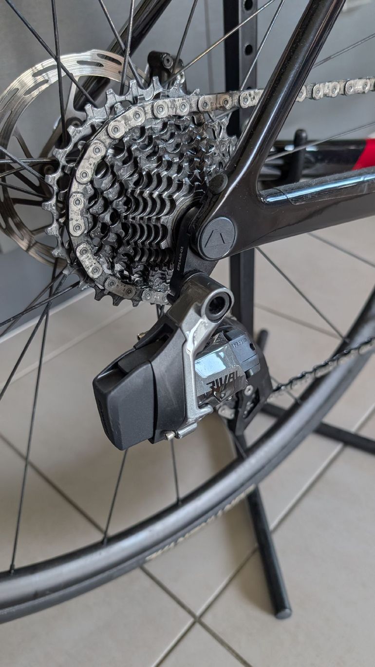 Used Canyon Ultimate CF SL 7 AXS 2024 2024 Road & Gravel — image 4 of 11