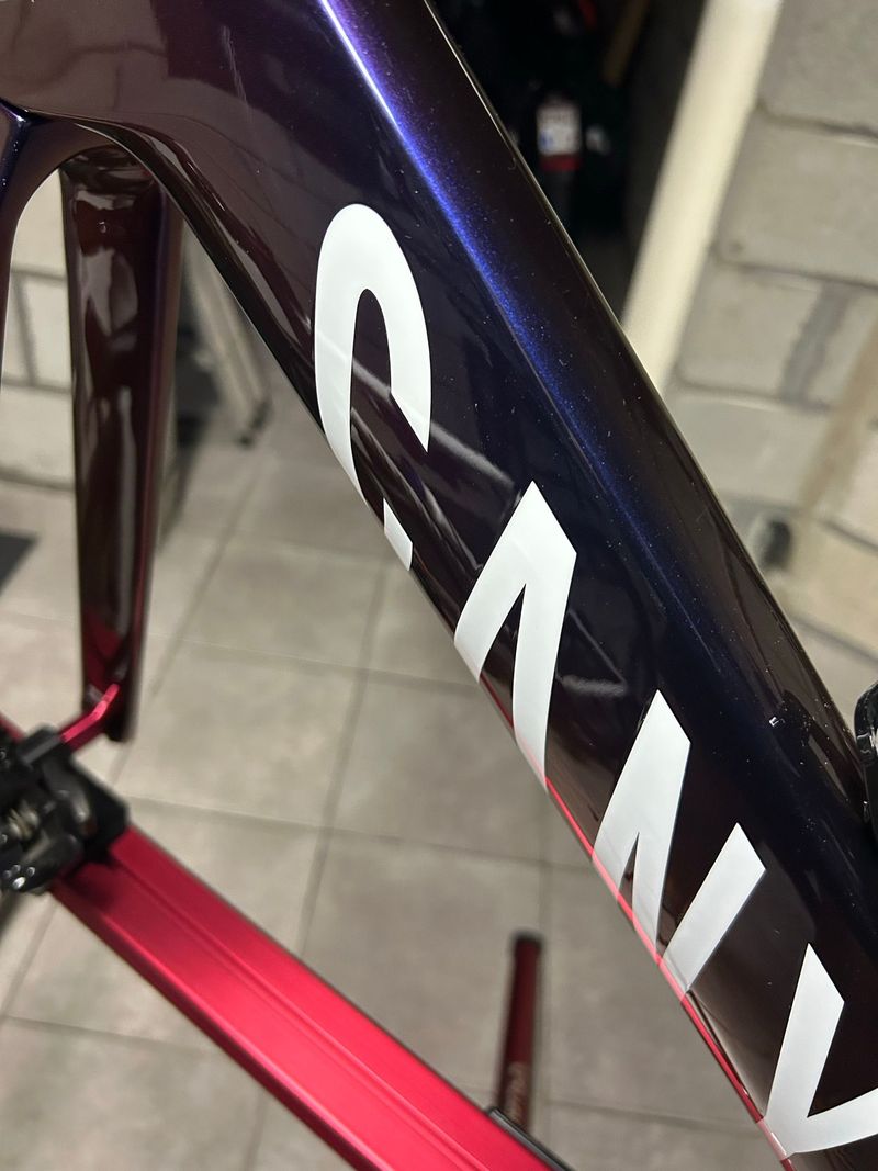 Použité Canyon Aeroad Shimano 105 Di2 2025 Road & Gravel — obrázek 4 z 10