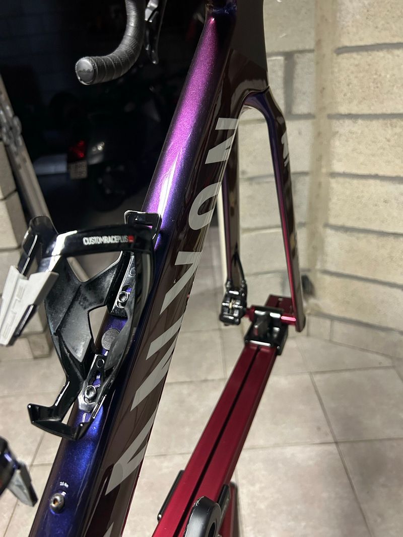 Použité Canyon Aeroad Shimano 105 Di2 2025 Road & Gravel — obrázek 6 z 10