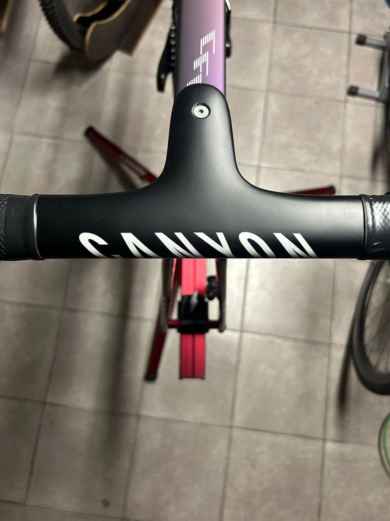 Použité Canyon Aeroad Shimano 105 Di2 2025 Road & Gravel — obrázek 3 z 10