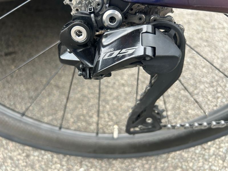 Použité Canyon Aeroad Shimano 105 Di2 2025 Road & Gravel — obrázek 9 z 10