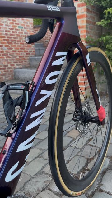 Použité Canyon Aeroad Shimano 105 Di2 2025 Road & Gravel — obrázek 7 z 10