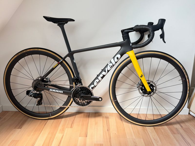 Tweedehands Cervélo R5 Red eTap AXS 2023 2023 Road & Gravel