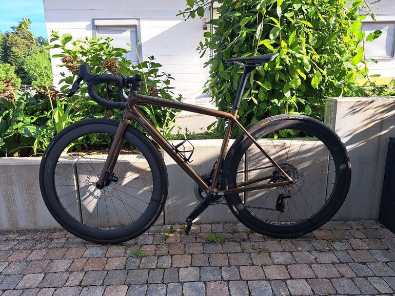 Used Specialized Aethos Expert - Rival eTap AXS 2025 2025 Road & Gravel — image 1 of 9