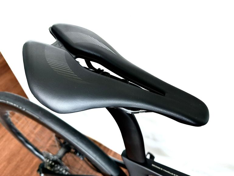 Used Pinarello DOGMA F DURA ACE Di2 Disc 2024 2024 Road & Gravel, Black — image 7 of 13
