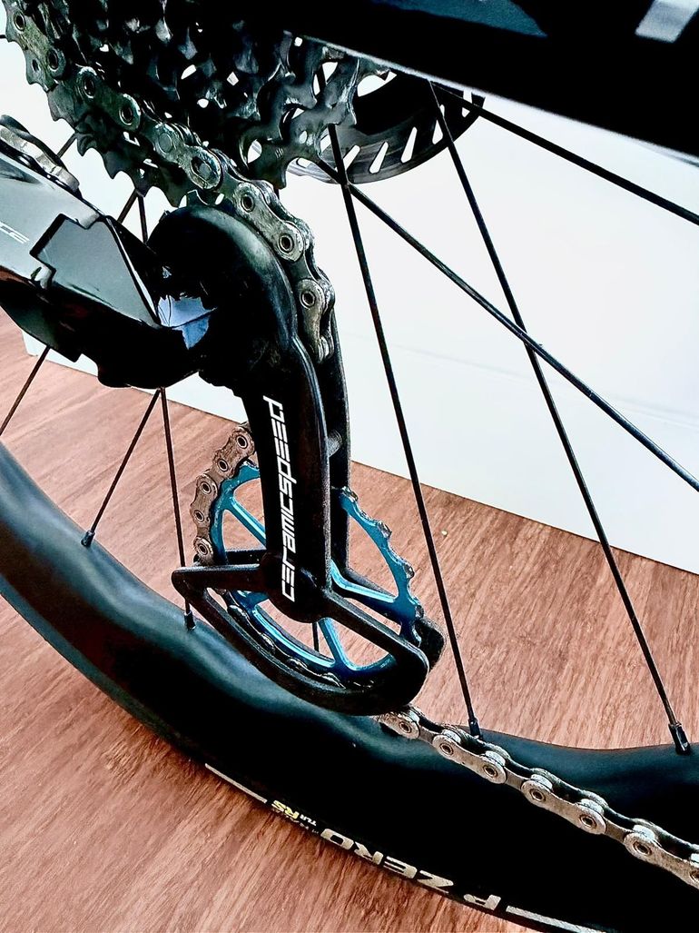 Used Pinarello DOGMA F DURA ACE Di2 Disc 2024 2024 Road & Gravel, Black — image 5 of 13