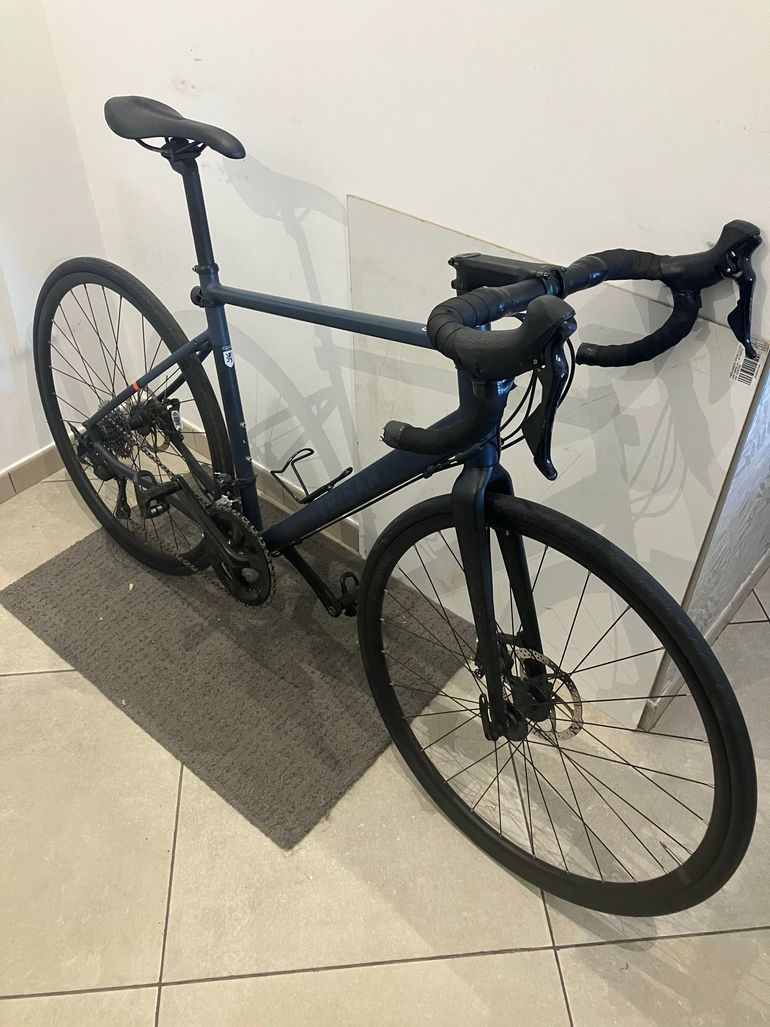 Used TRIBAN RC520 Disc Road Bike - 105 2021 2021 Road & Gravel, Azul — image 1 of 15