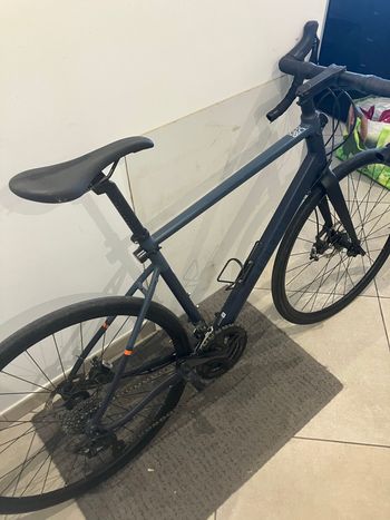 Used TRIBAN RC520 Disc Road Bike - 105 2021 2021 Road & Gravel, Azul — image 2 of 15