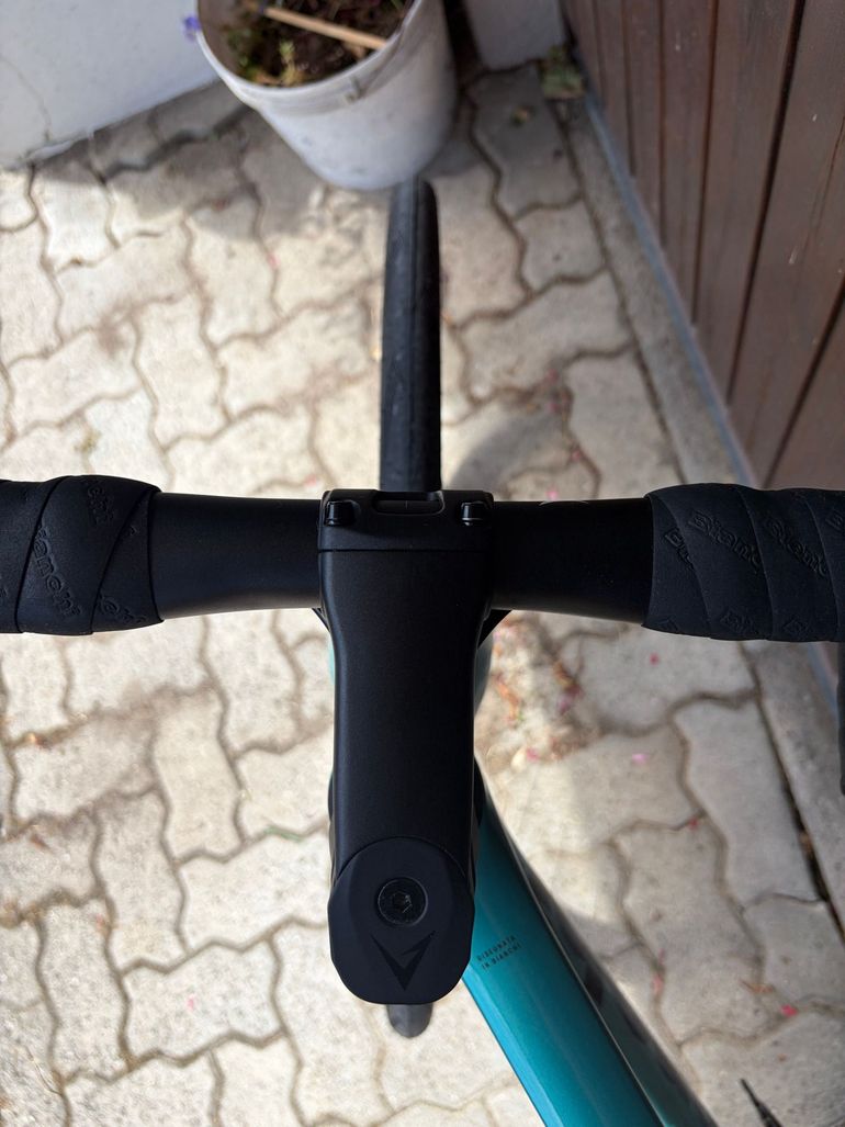 Used Bianchi Oltre Shimano 105 2026 Road & Gravel, Blue — image 4 of 8