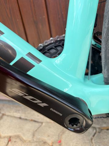 Tweedehands Bianchi Oltre Shimano 105 2026 Road & Gravel — afbeelding 2 van 13