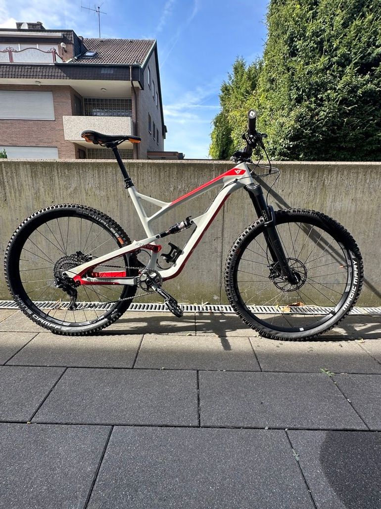 Used YT Industries Jeffsy 29 CF 2018 2018 Mountainbike, Weiß, 29 — image 1 of 10