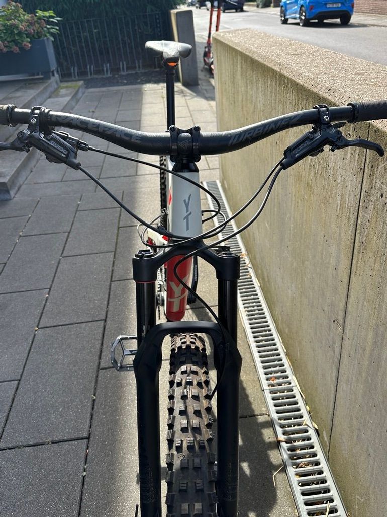 Used YT Industries Jeffsy 29 CF 2018 2018 Mountainbike, Weiß, 29 — image 8 of 10