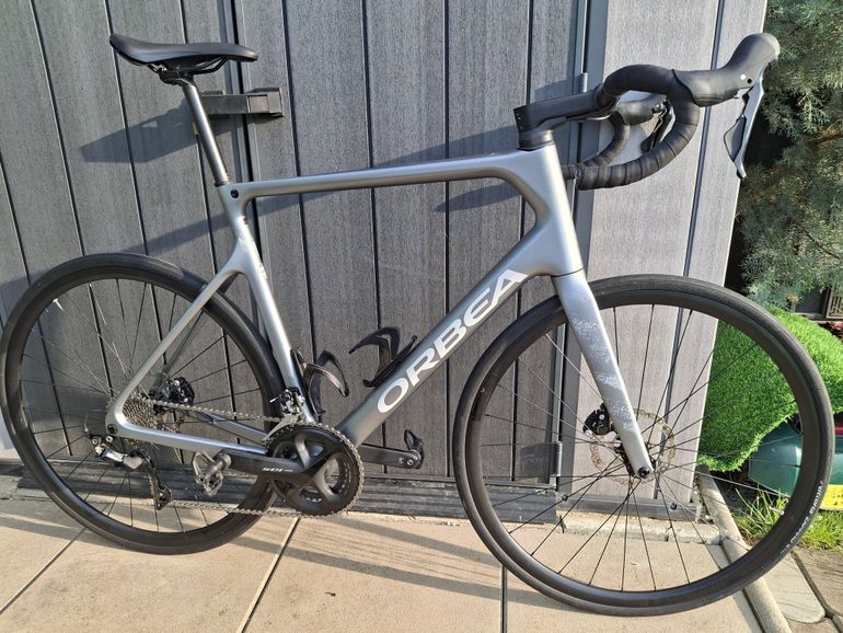 Used Orbea ORCA M30 2023 2023 Road & Gravel, Gris claro — image 1 of 14