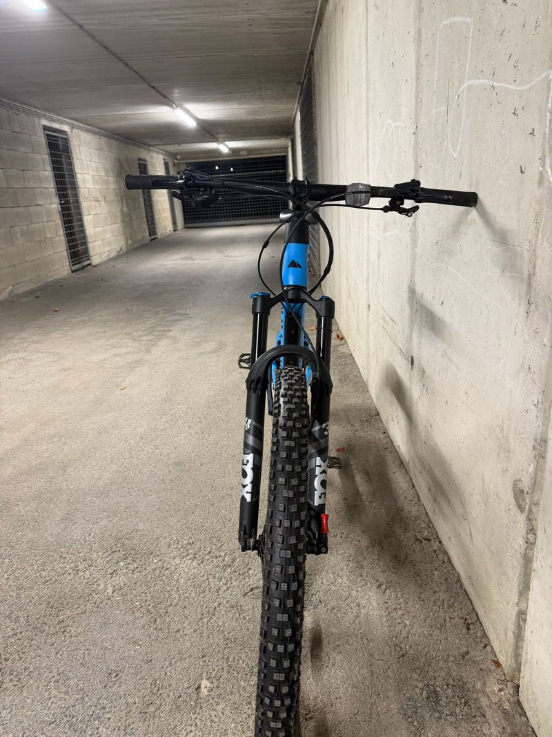 Used Canyon Neuron CF 8 2023 2023 Mountainbike, Blue, 27.5, 29 — image 3 of 8