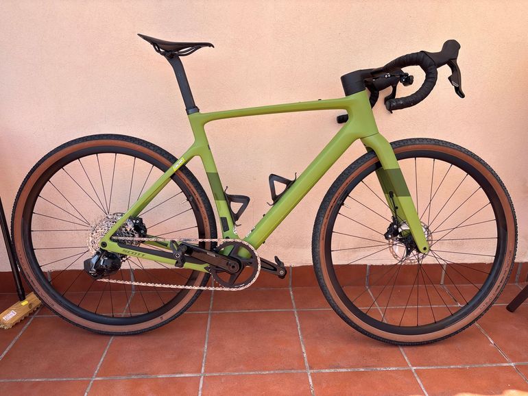 Used Scott Addict SRAM Rival 2026 Road & Gravel — image 1 of 6