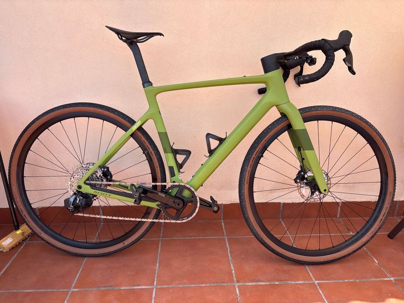 Käytetty Scott Addict SRAM Rival 2026 Road & Gravel