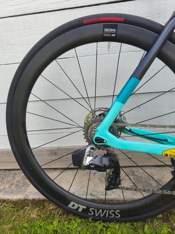 Used Bianchi Oltre XR4 Red eTap AXS 2024 2024 Road & Gravel — image 3 of 8