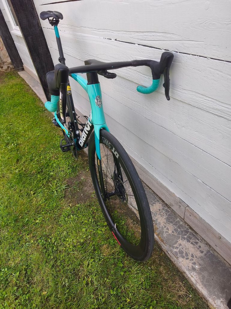 Used Bianchi Oltre XR4 Red eTap AXS 2024 2024 Road & Gravel — image 8 of 8