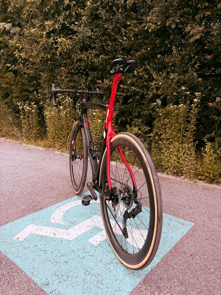 Used Pinarello Pinarello Dogma F8 Disk 2018 Road & Gravel, Black — image 4 of 10