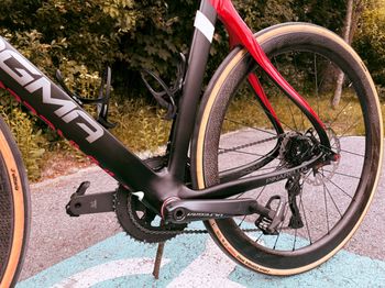 Used Pinarello Pinarello Dogma F8 Disk 2018 Road & Gravel, Black — image 7 of 10