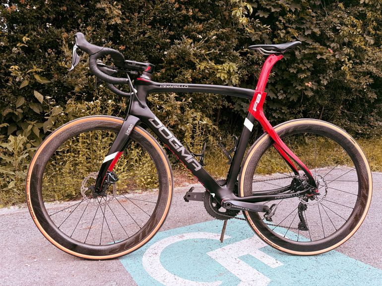 Used Pinarello Pinarello Dogma F8 Disk 2018 Road & Gravel, Black — image 2 of 10