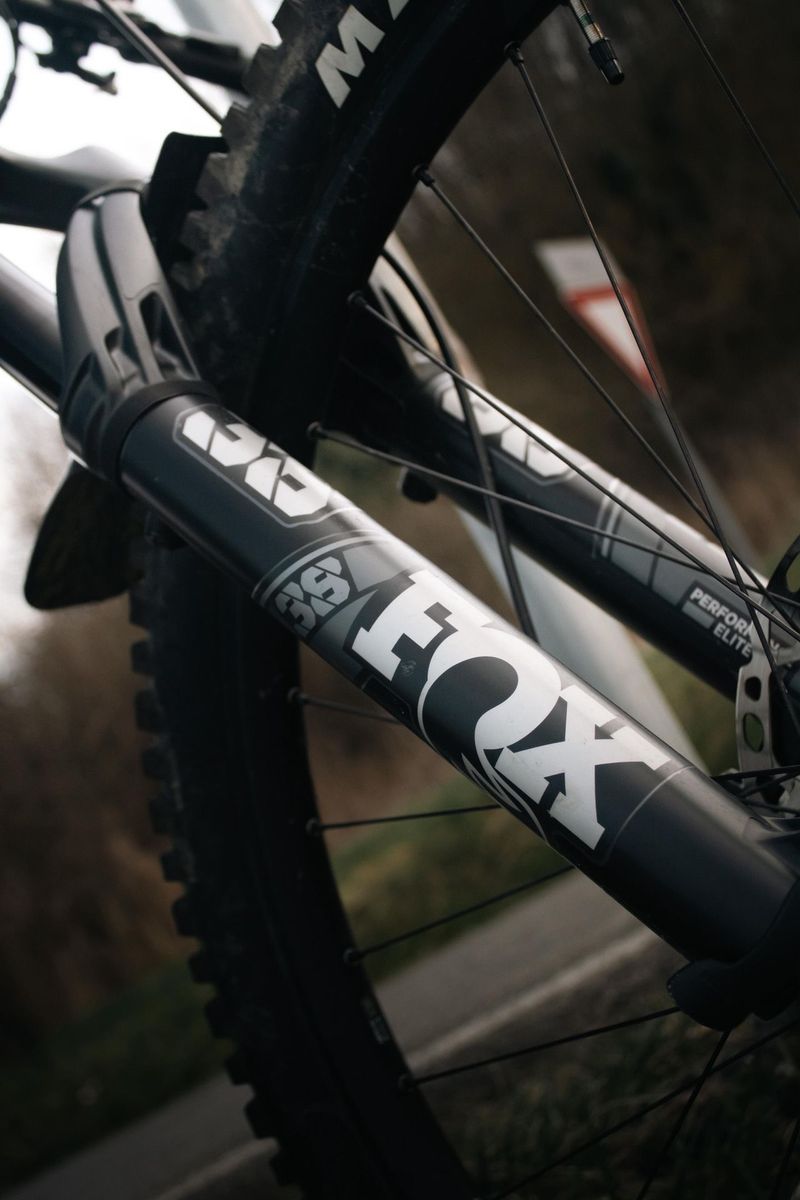 Used Canyon Torque Mullet CF 8 2024 2024 Mountainbike, Black, 29, 27.5 — image 11 of 22