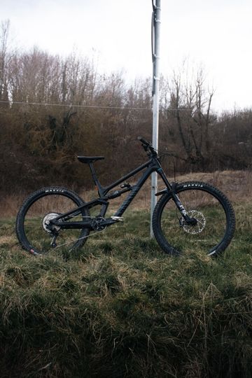 Käytetty Canyon Torque Mullet CF 8 2024 2024 MTB