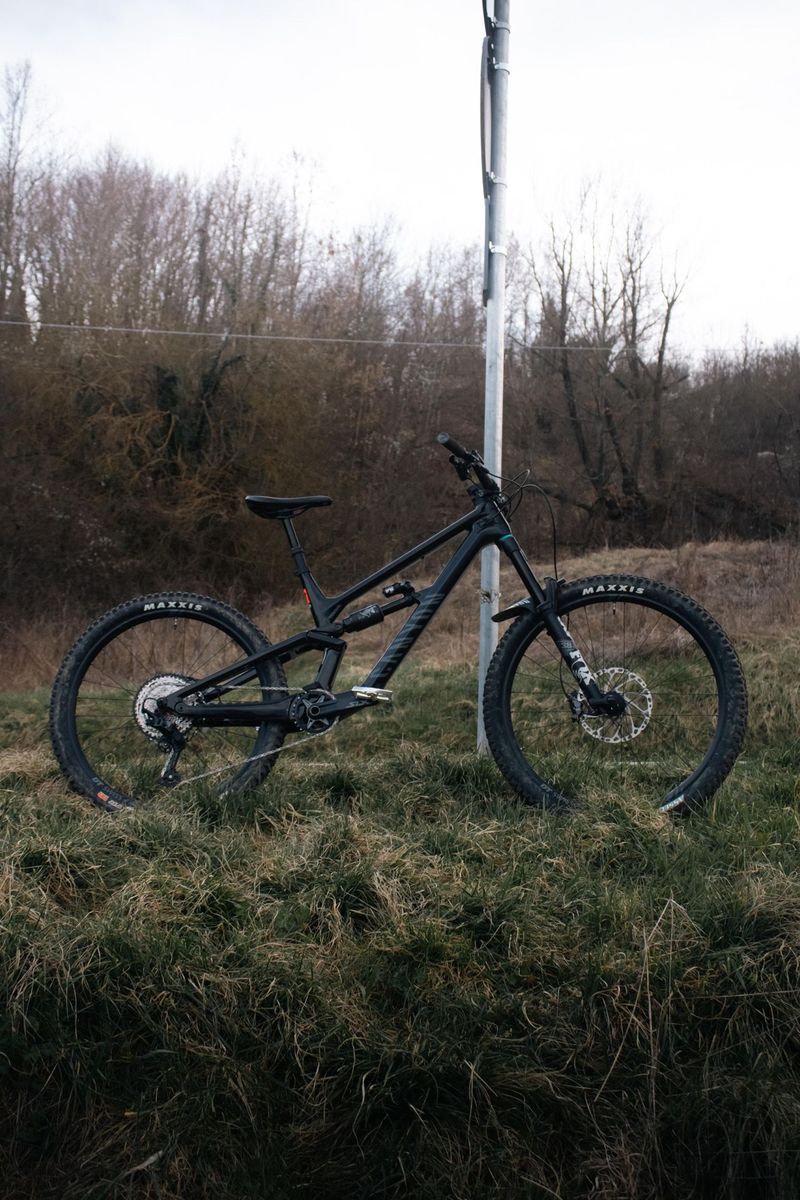 Used Canyon Torque Mullet CF 8 2024 2024 Mountainbike, Black, 29, 27.5 — image 1 of 22
