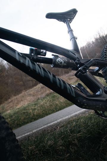 Used Canyon Torque Mullet CF 8 2024 2024 Mountainbike, Black, 29, 27.5 — image 3 of 22